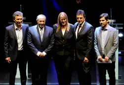Debate con fallas en la organización y restricciones a periodistas