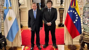González Urrutia se reunió con Milei y fueron ovacionados por miles de venezolanos en Plaza de Mayo
