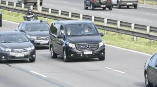 Mauricio Macri llegó al cementerio de Pilar para despedir a su padre Franco