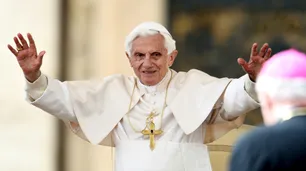 Benedicto XVI borra su nombre del controvertido libro que defiende el celibato