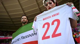 Estados Unidos retiró el emblema islámico de la bandera de Irán