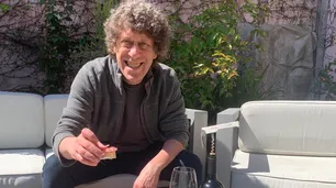 Las "confesiones" de Pedro Brieger en una revista de los '90: "Solía tocar traseros en los colectivos"