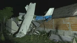Milagro: cayó una avioneta en el techo de una casa en San Fernando pero no murió nadie