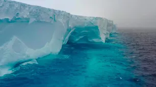 El iceberg “más grande del mundo” se desprendió de la Antártida y se encuentra a la deriva