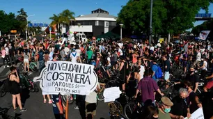 Costanera: legisladores y vecinos hicieron una caravana contra la venta de predios