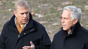 El príncipe del "Lolita Express": Andrés viajó en el jet de Epstein y su amiga controlaba todo