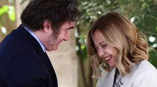 Milei cenó con Giorgia Meloni y buscará "afinar la sintonía" en una reunión bilateral