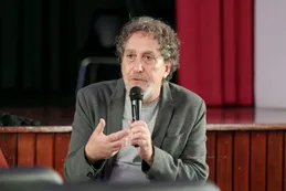 Carlos Skliar: “la escuela recoge las cenizas de cada crisis y vuelve a enseñar”