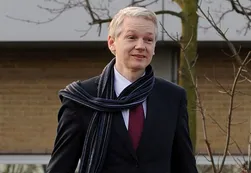 Assange duda del gobierno francés por el atentado en París
