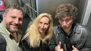 "Cagándose de risa leyendo los tuits por el papelón de 'Nachito'": Milei en el vuelo hacia EE.UU., según uno de sus asesores