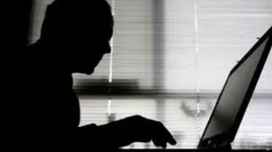 Detienen a hombre se hacía pasar por una nena en redes para obtener fotos sexuales de menores