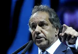 Scioli se lanza en plan "denunciador" y critica la "privatización de Arsat"