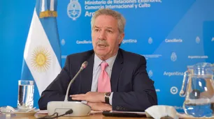 Carrió le avisó a Solá que hay entre 300 y 500 buques chinos que van al Mar Argentino