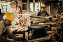 La actividad industrial mostró un rebote mensual, pero sigue en baja interanual