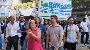 El Gobierno se reúne con bancarios para evitar el paro anunciado para el próximo jueves 28