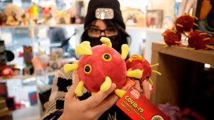 Un peluche del coronavirus es el regalo estrella de los Reyes Magos