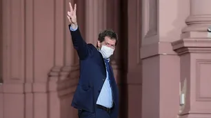 Con una ironía contra Cristina, el vocero presidencial Juan Pablo Biondi presentó su renuncia "indeclinable"