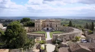 La lujosa villa donde se casará Dua Lipa: entre la aristocracia siciliana, “El Gatopardo” y la vieja mafia