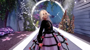 La supermodelo Karlie Kloss promociona ropa virtual en una pasarela en metaverso