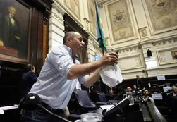 Mario Secco tras irrumpir en la legislatura bonaerense: "No tengo miedo de ir preso"