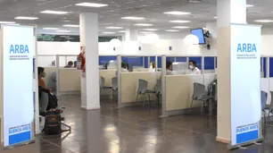 En oficinas de ARBA inscriben y asesoran para impulsar la vacunación bonaerense