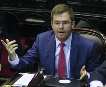 Massot cuestionó que Milei “se ponga a agitar como un barrabrava" en Diputados