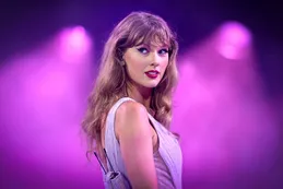 Taylor Swift obtuvo una orden de restricción contra su acosador que dice que ella es la madre de su hijo