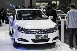 Chile subsidiará taxis eléctricos para reducir smog de Santiago