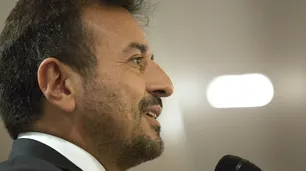 Renunció Mario Quintana: leyó un poema budista y se despidió de su equipo