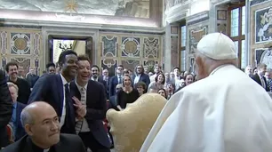El papa Francisco se reunió con humoristas de todo el mundo: recibió a “Doña Florinda”, Jimmy Fallon y la argentina Malena Guinzburg