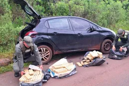 Misiones: gendarmes hallaron un auto abandonado con 126 kilos de marihuana