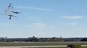 Chocaron dos aviones en Dallas: los videos de la fiesta militar que terminó en desastre