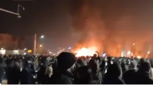 Amnistía Internacional y Human Rights Watch denuncian brutal represión en Irán contra las protestas callejeras: "Disparan y golpean"