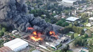 Voraz incendio en el Polo Industrial de Benavídez