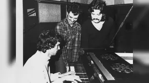 “A Spinetta no solo lo frustró la experiencia de Invisible, sino del rock”: la mirada del autor de “Tigres en la Lluvia”