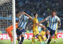 Racing le ganó a Boca sobre el final