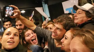 Tras la muerte del intendente Cortés, Axel Kicillof retoma su agenda de campaña