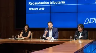 Nueva caída en la recaudación: quedó casi 11 puntos por debajo de la inflación