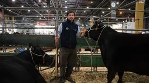 La cabaña de Roberto Lavagna expone sus primeros animales en la Rural