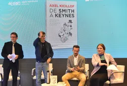 Con Kicillof en la Feria del Libro hablando de teoría económica