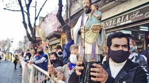 Miles de fieles hicieron fila para rezarle a la imagen de San Cayetano en Liniers