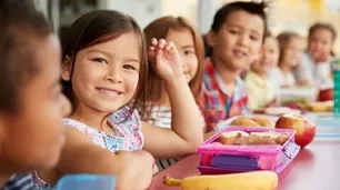 Meriendas saludables para la vuelta a clases: ideas “sin paquete” y dos recetas para llevar