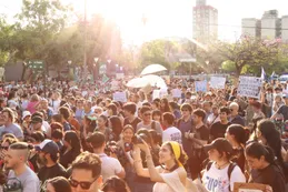 Masiva marcha en Resistencia y Corrientes contra el veto presidencial al financiamiento universitario