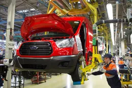 Ford anuncia que suspenderá operaciones en Rusia