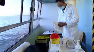 Venecia transformó el Vaporetto en ambulancia para vacunar contra el COVID-19