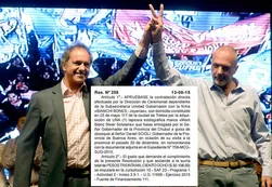 El gobernador de Chubut le regaló a Scioli una lapicera de 30 mil pesos