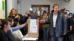 Votó Eduardo Costa en Santa Cruz y se quejó de la Ley de Lemas
