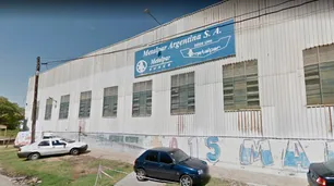 Cerró la fábrica de camiones y colectivos más grande del país y despidió a 600 trabajadores