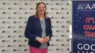 Francesca Woodward, Directora Ejecutiva de Cambridge English, visitó la AACI y dio su visión sobre la educación en la era digital