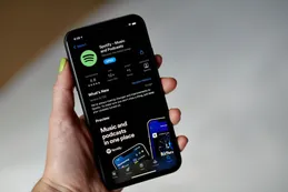 Apple enfrenta la ofensiva antimonopolio de la UE en su lucha con Spotify